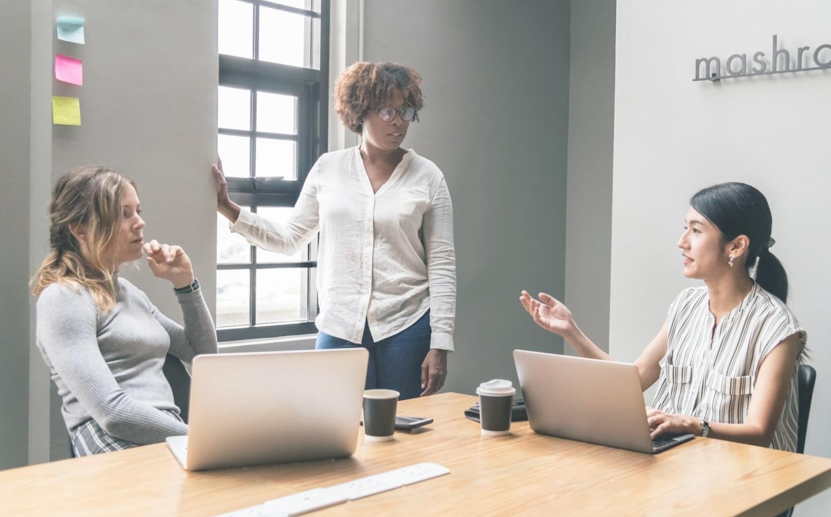 Emeklilik danışmanlığı sürecinde uzmanlarımız sizinle birlikte çalışarak finansal hedeflerinize ulaşmanıza yardımcı oluyor